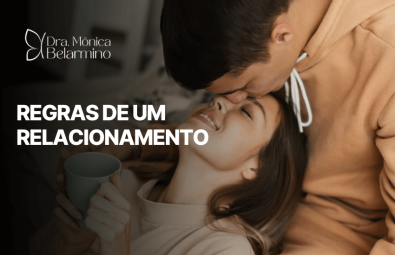 Casal em momento de afeto no sofá ilustra reflexão sobre quais as regras de um relacionamento baseadas em diálogo, cuidado e lealdade emocional.